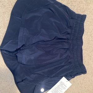 Lululemon track that short high rise size 4 NWT